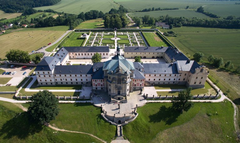 VÍKENDOVÝ SEMINÁŘ “MILOVANÁ JSEM JÁ” v Kuksu – červenec 2022 s Janou Maškovou Zimolovou
