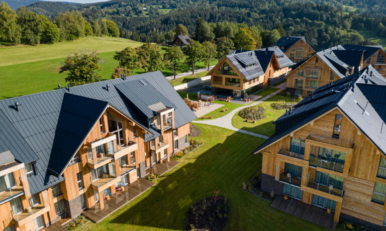 JÓGA VÍKEND V KRKONOŠÍCH – Aldrov resort – ZÁŘÍ 2025 s Anetou Borovičkovou