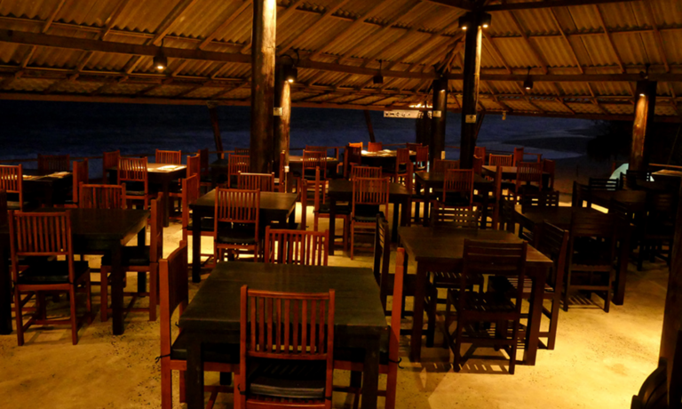 beach hotel restaurant tables